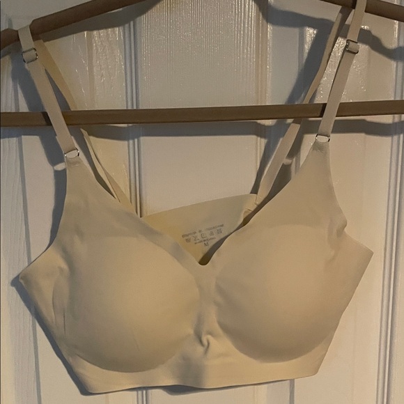 Other - Elegant Cream Wireless Bra
